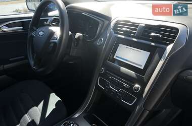 Седан Ford Fusion 2017 в 