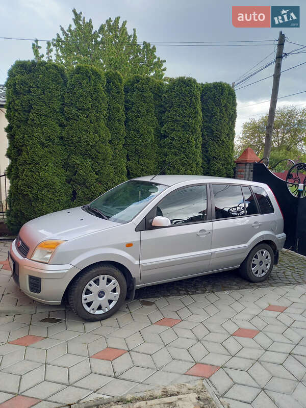 Хэтчбек Ford Fusion 2009 в 