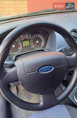 Хэтчбек Ford Fusion 2009 в 