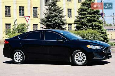 Седан Ford Fusion 2020 в 