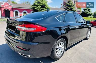 Седан Ford Fusion 2020 в 