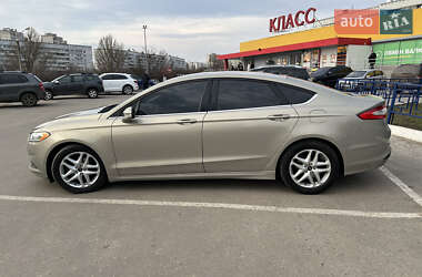 Седан Ford Fusion 2015 в 