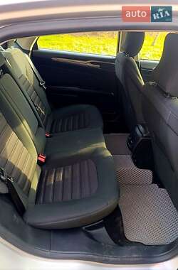 Седан Ford Fusion 2017 в 