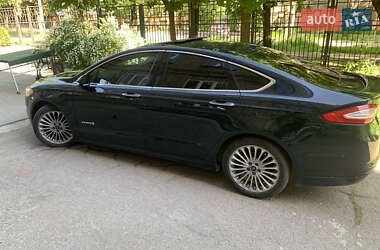 Седан Ford Fusion 2013 в 