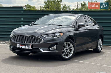 Седан Ford Fusion 2019 в 