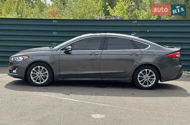 Седан Ford Fusion 2019 в 