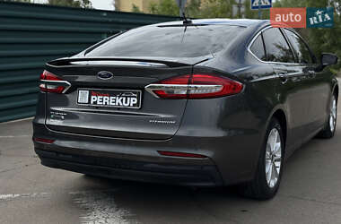 Седан Ford Fusion 2019 в 