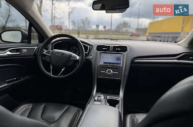 Седан Ford Fusion 2019 в 