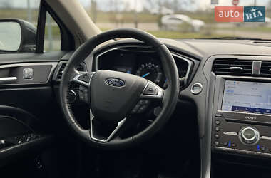 Седан Ford Fusion 2019 в 