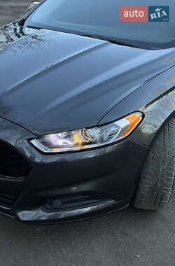 Седан Ford Fusion 2015 в 