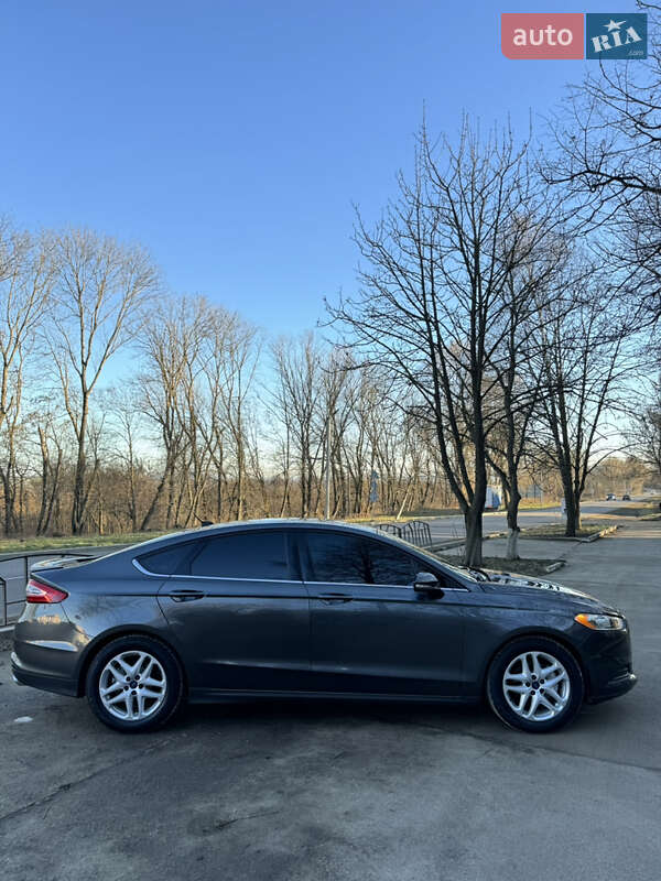 Седан Ford Fusion 2015 в Кицмани
