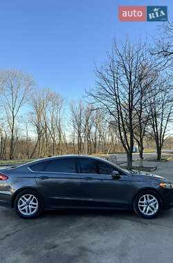Седан Ford Fusion 2015 в 