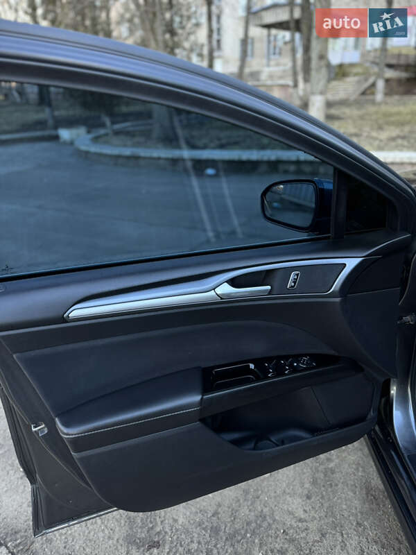 Седан Ford Fusion 2015 в Кицмани