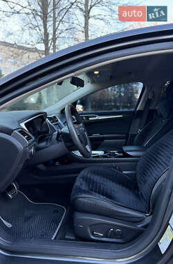 Седан Ford Fusion 2015 в 