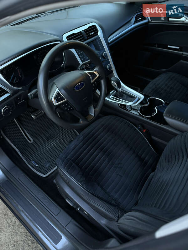 Седан Ford Fusion 2015 в Кицмани
