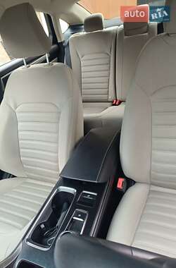 Седан Ford Fusion 2018 в 