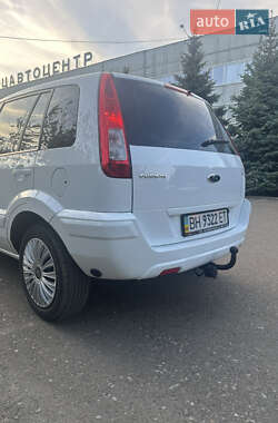 Хэтчбек Ford Fusion 2011 в 