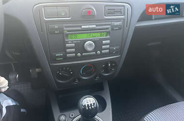 Хэтчбек Ford Fusion 2011 в 