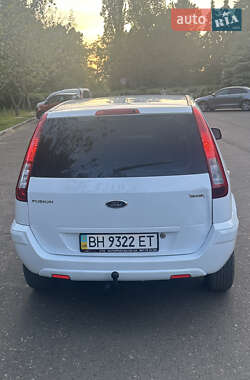 Хэтчбек Ford Fusion 2011 в 