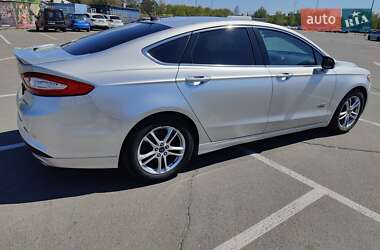 Седан Ford Fusion 2015 в 