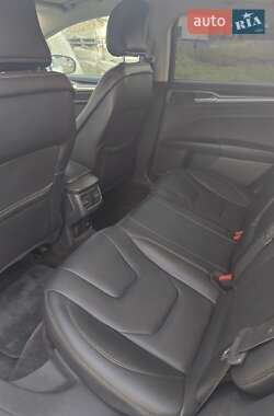 Седан Ford Fusion 2015 в 