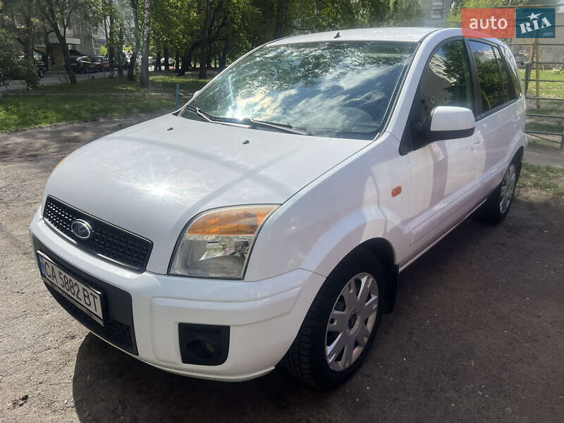 Хэтчбек Ford Fusion 2010 в 