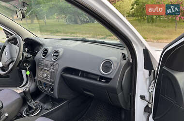 Хэтчбек Ford Fusion 2010 в 