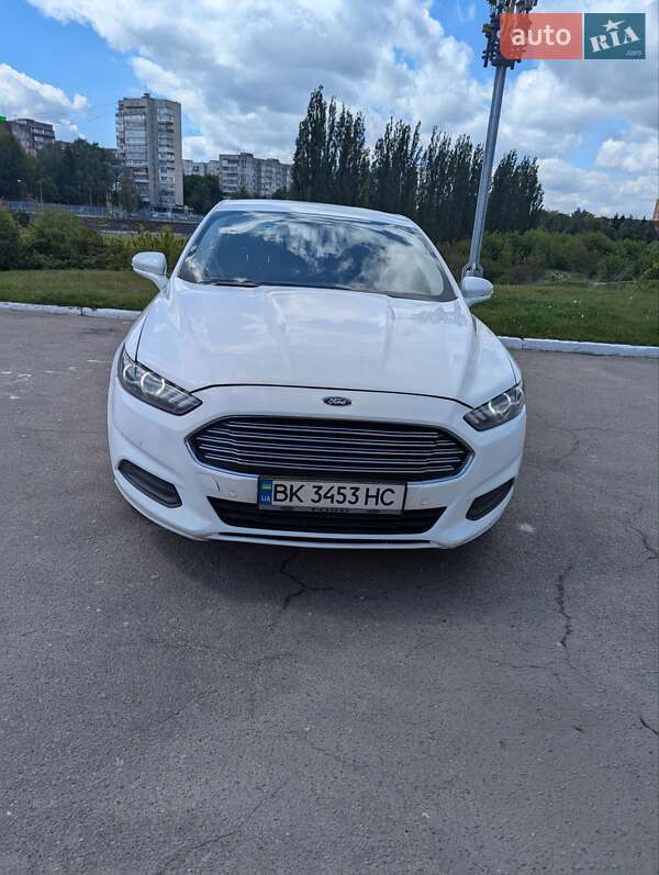 Седан Ford Fusion 2016 в 