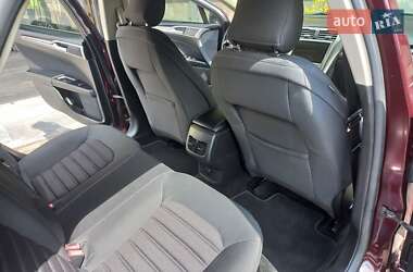 Седан Ford Fusion 2016 в 