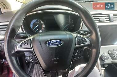 Седан Ford Fusion 2016 в 