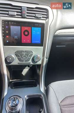 Седан Ford Fusion 2016 в 