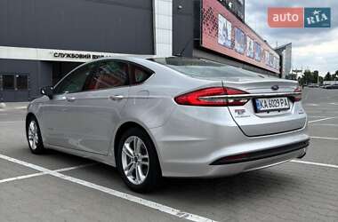 Седан Ford Fusion 2017 в 