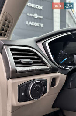 Седан Ford Fusion 2017 в 