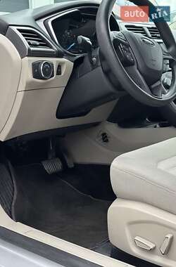 Седан Ford Fusion 2017 в 