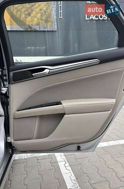 Седан Ford Fusion 2017 в 
