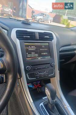 Седан Ford Fusion 2015 в 