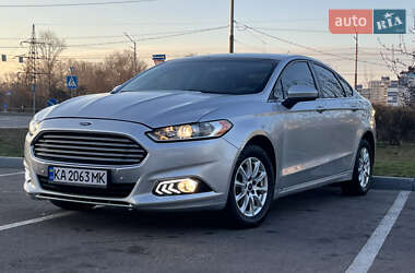 Седан Ford Fusion 2015 в 