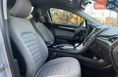 Седан Ford Fusion 2015 в 