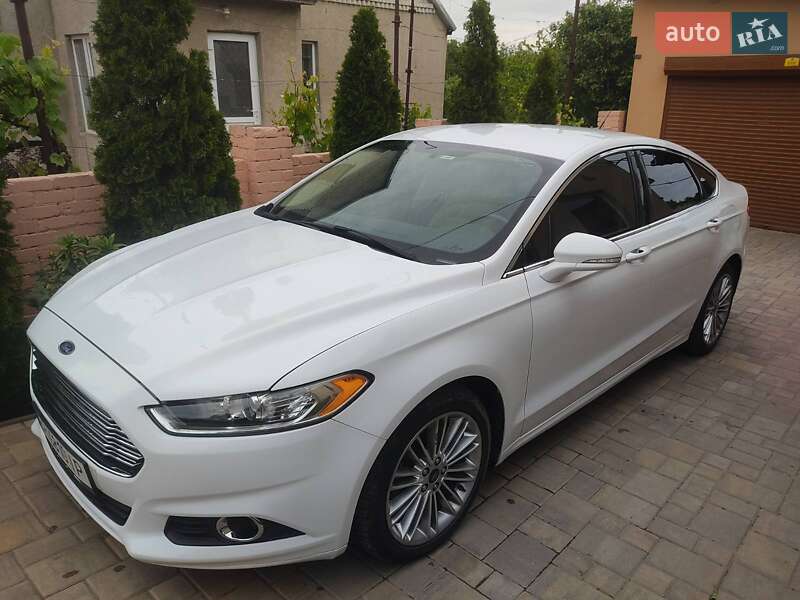 Седан Ford Fusion 2014 в 