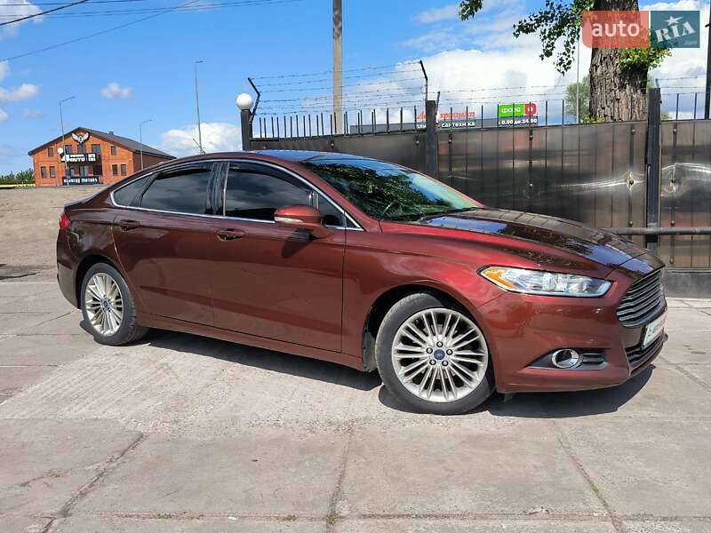 Седан Ford Fusion 2015 в 