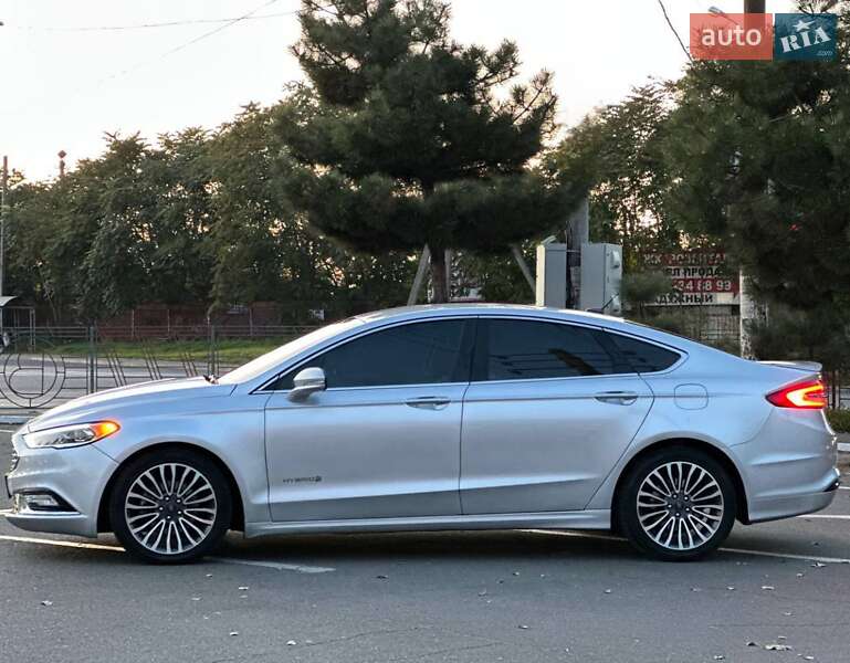 Седан Ford Fusion 2017 в 