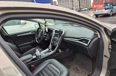 Седан Ford Fusion 2015 в 
