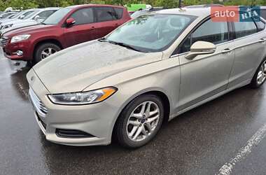 Седан Ford Fusion 2015 в 