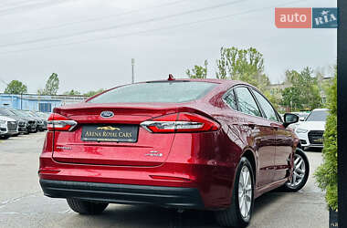 Седан Ford Fusion 2019 в 