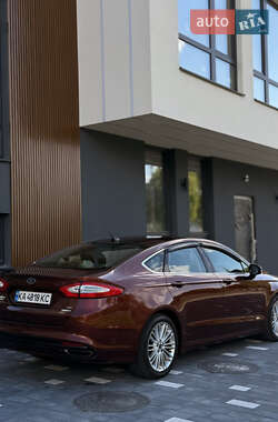Седан Ford Fusion 2015 в 
