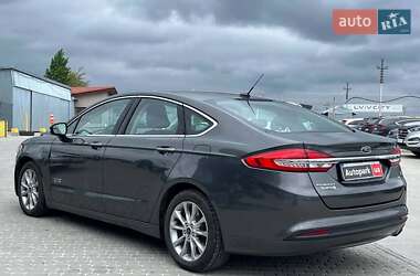 Седан Ford Fusion 2017 в 