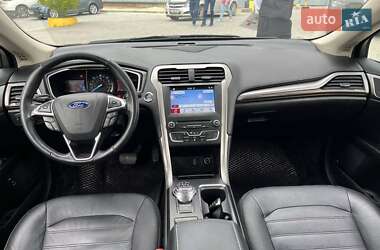 Седан Ford Fusion 2017 в 