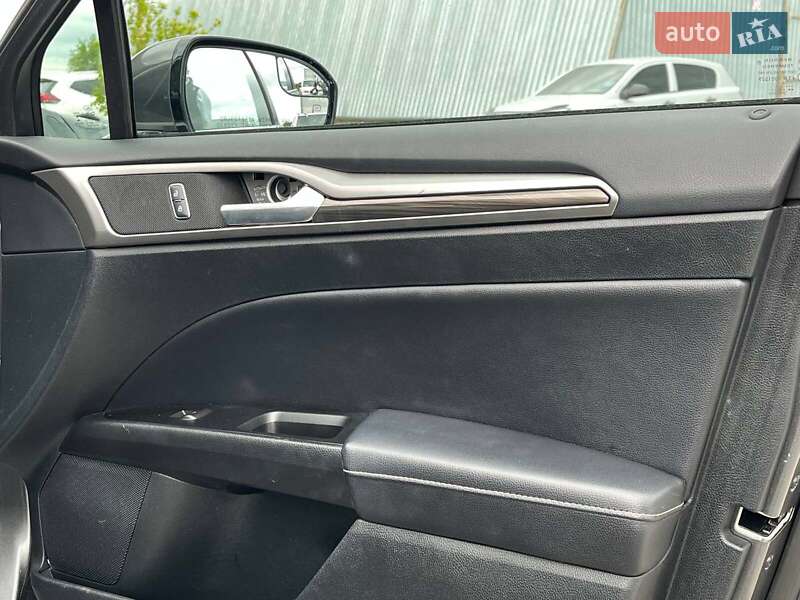 Седан Ford Fusion 2017 в Львове