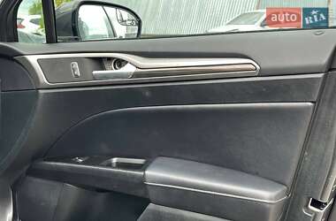 Седан Ford Fusion 2017 в 