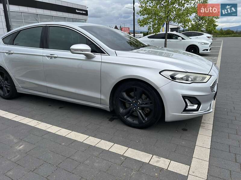 Седан Ford Fusion 2016 в Мукачево